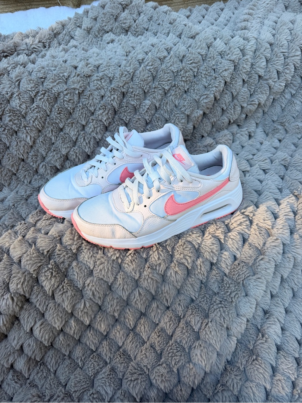 Nike Women’s White Sneakers with Pink Swoosh Accent size 9.5